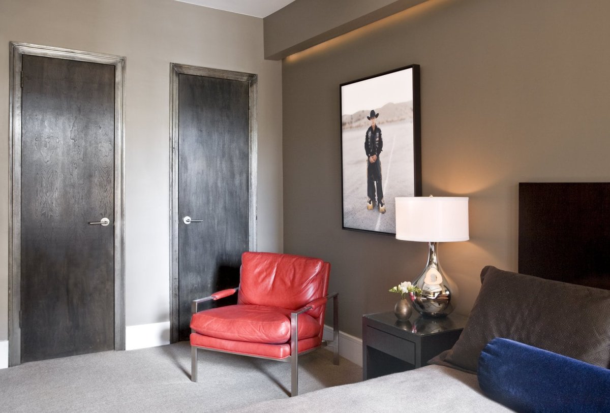 Двери под серые стены