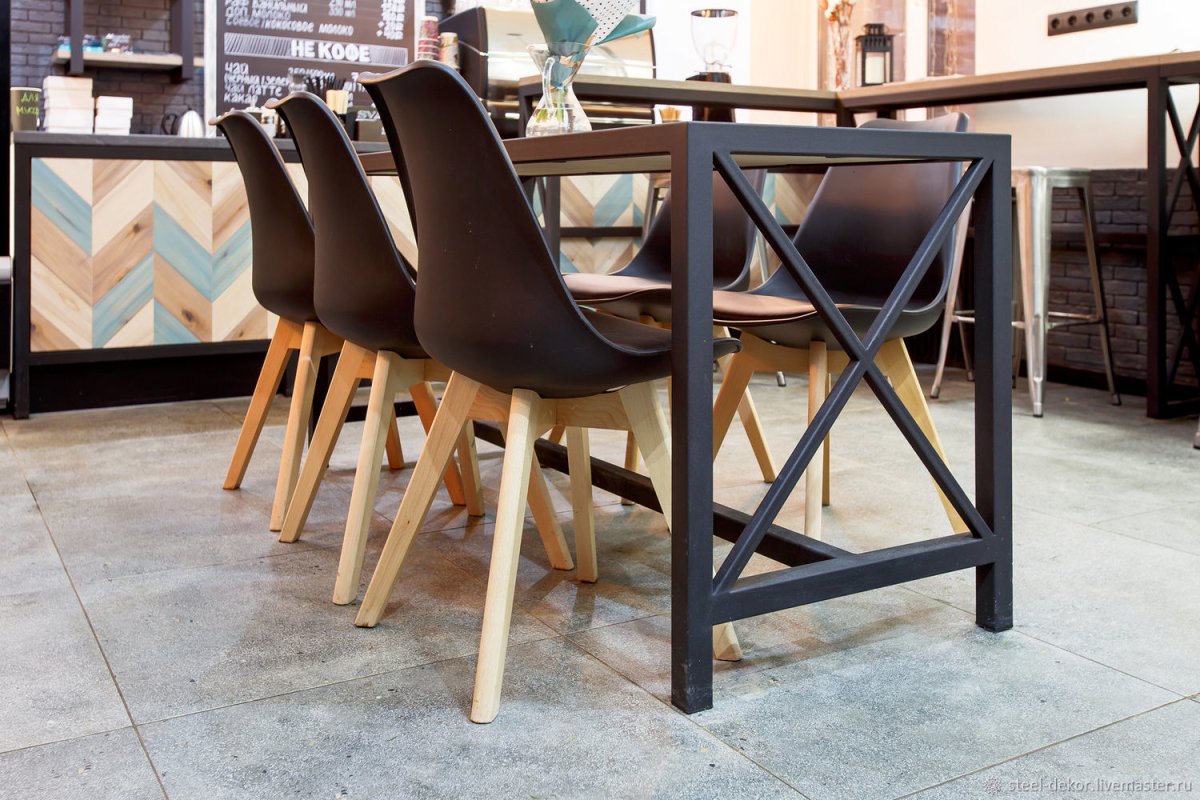 Подстолье металл лофт в кафе