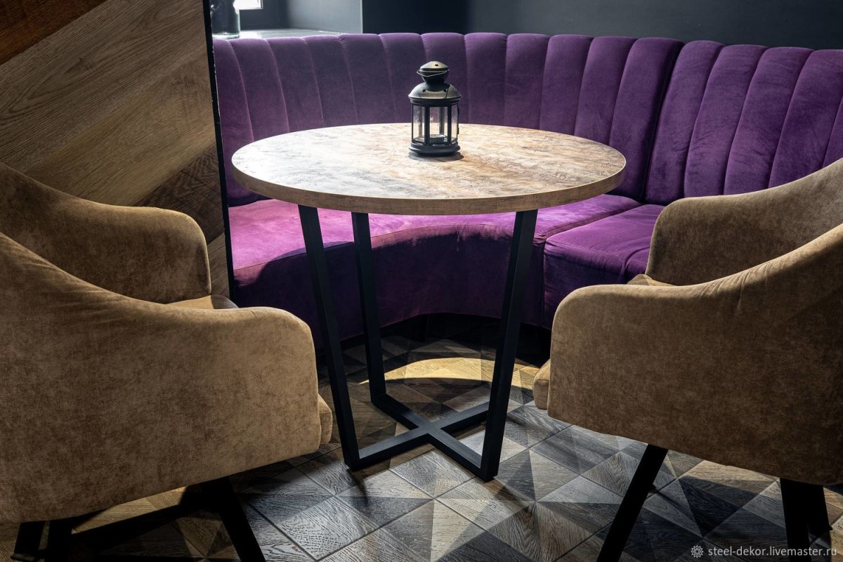 Столик в кафе