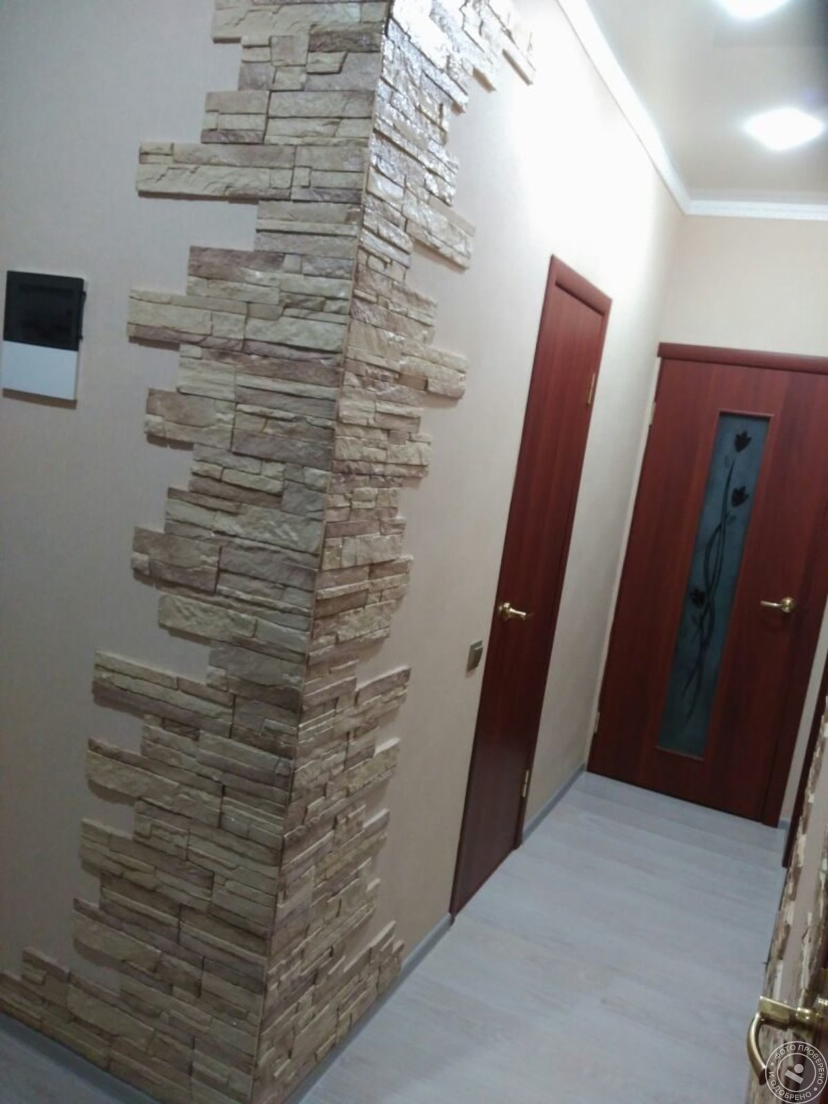 Углы декоративным камнем