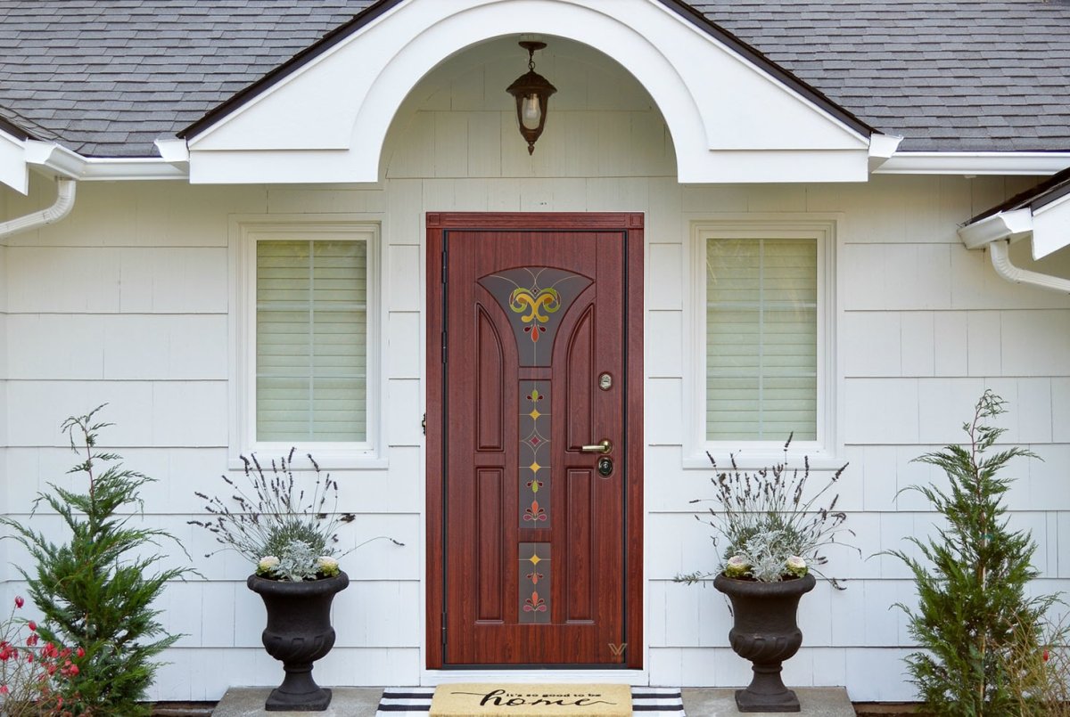 Дверь в коттедж