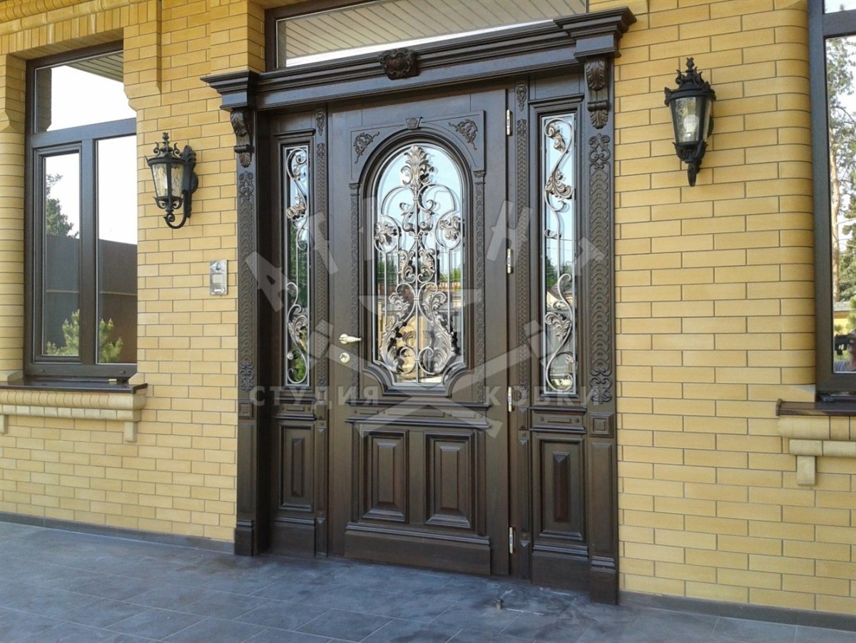 Входная дверь в частный дом