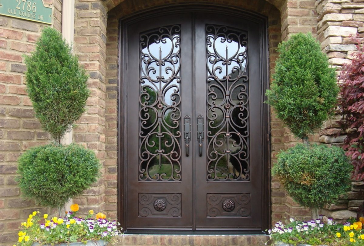 Дверь в дом