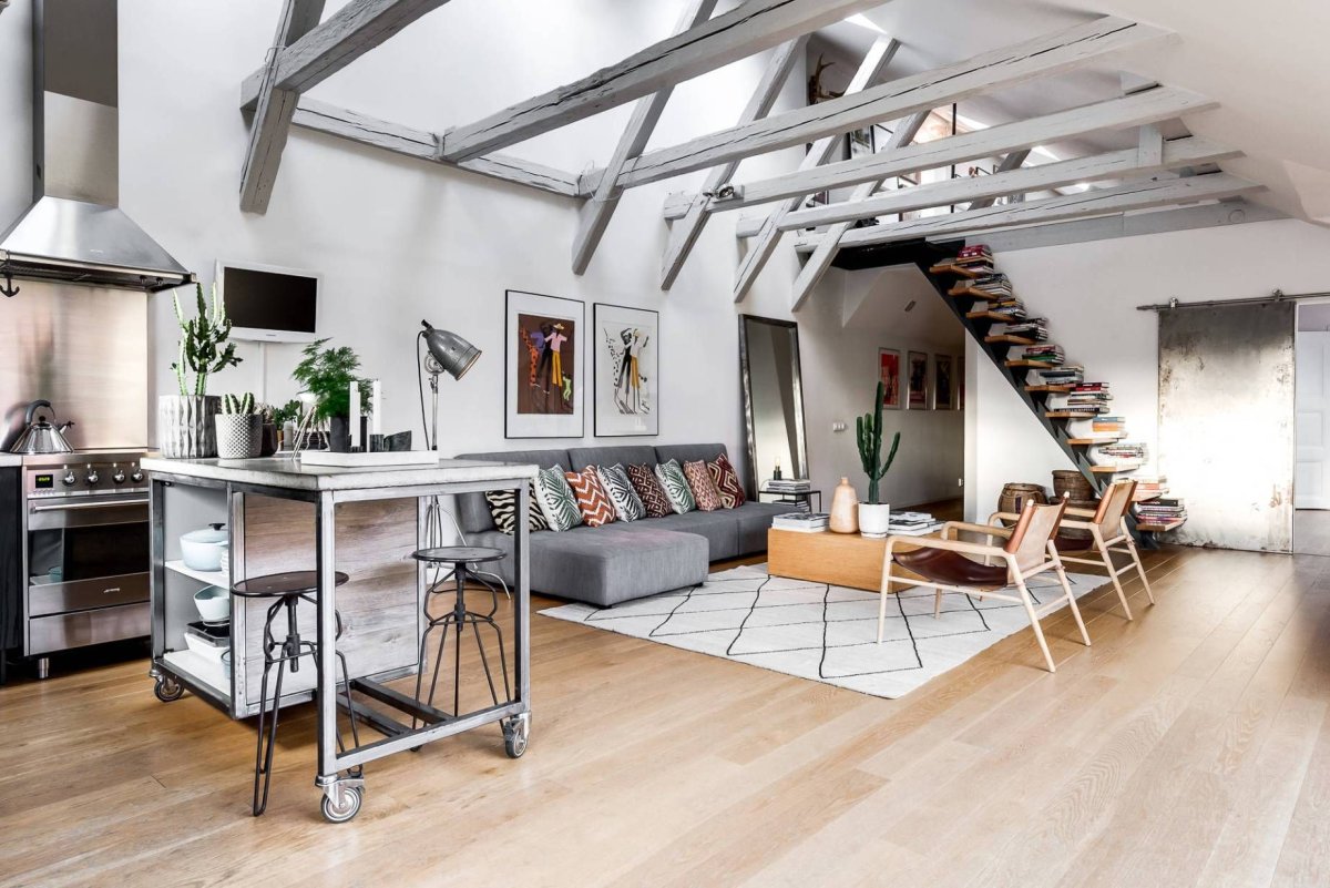 Чердак в стиле лофт в частном доме