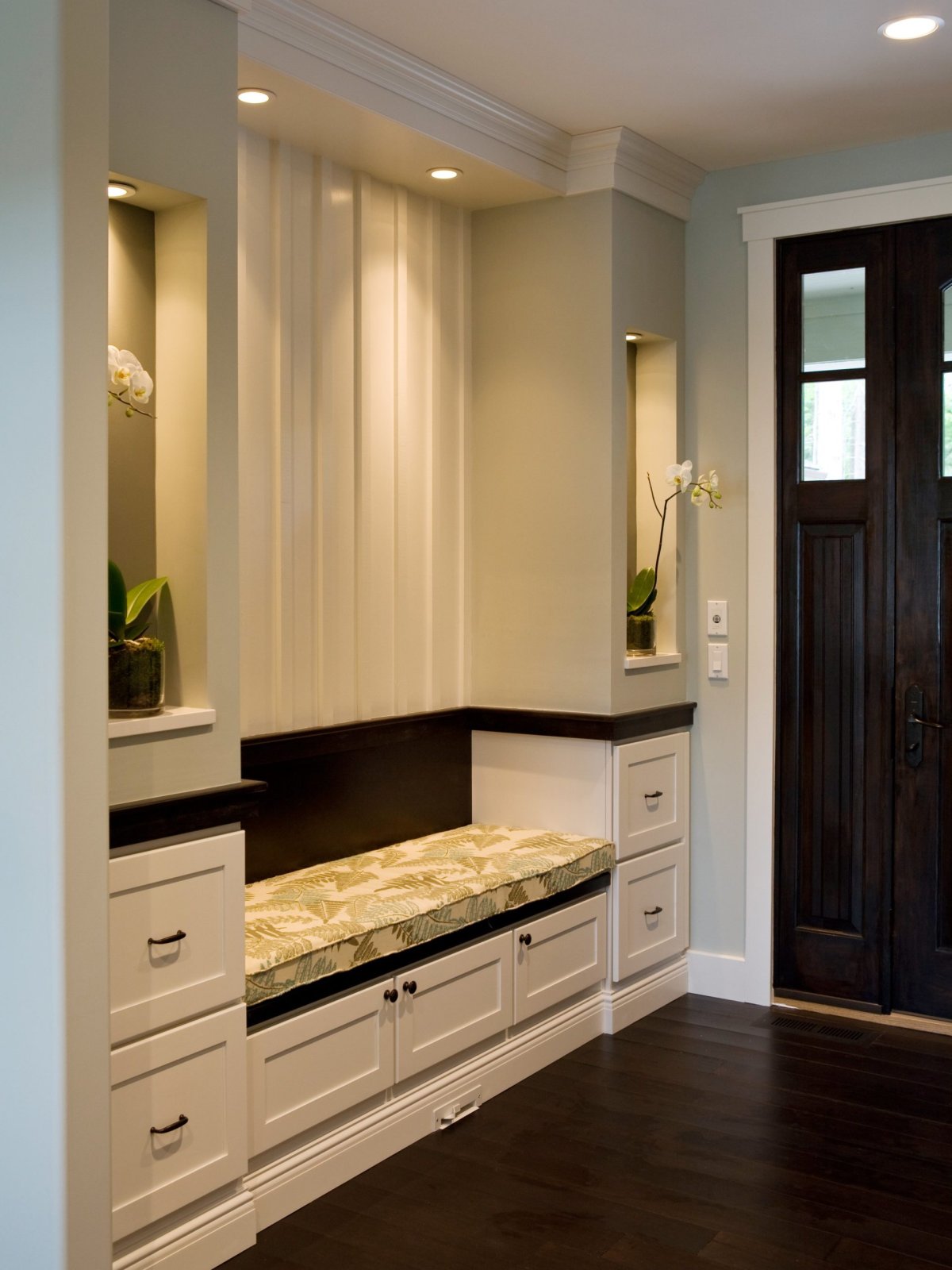 Диванчик в прихожую в стиле Кантри