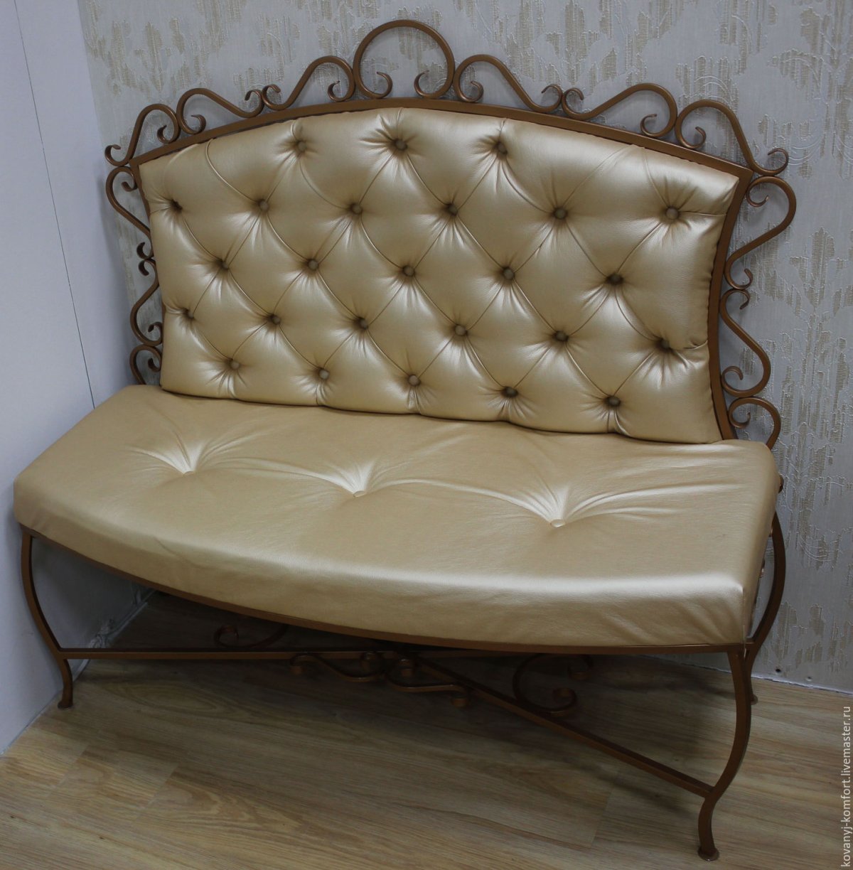 Диванчики в прихожую в современном стиле