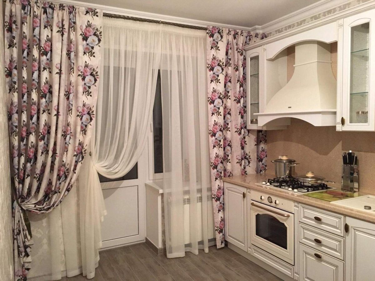 Шторы на кухню с балконом
