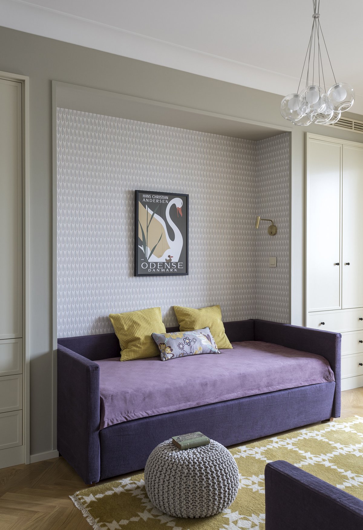 Диванчик в комнату подростка