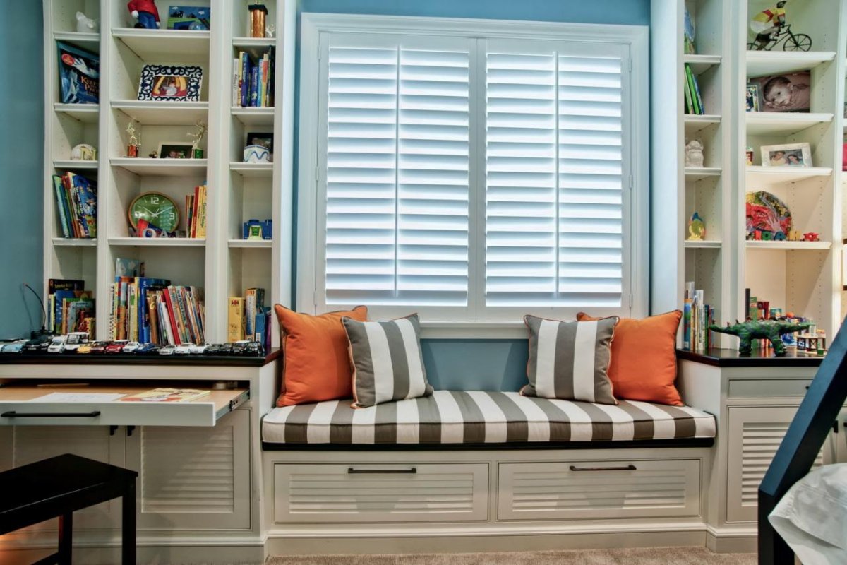 Мягкий подоконник в детской