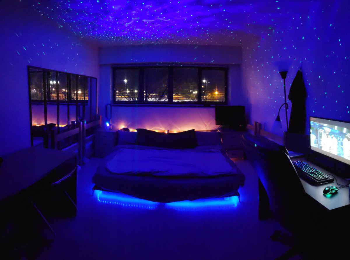 Комната неон