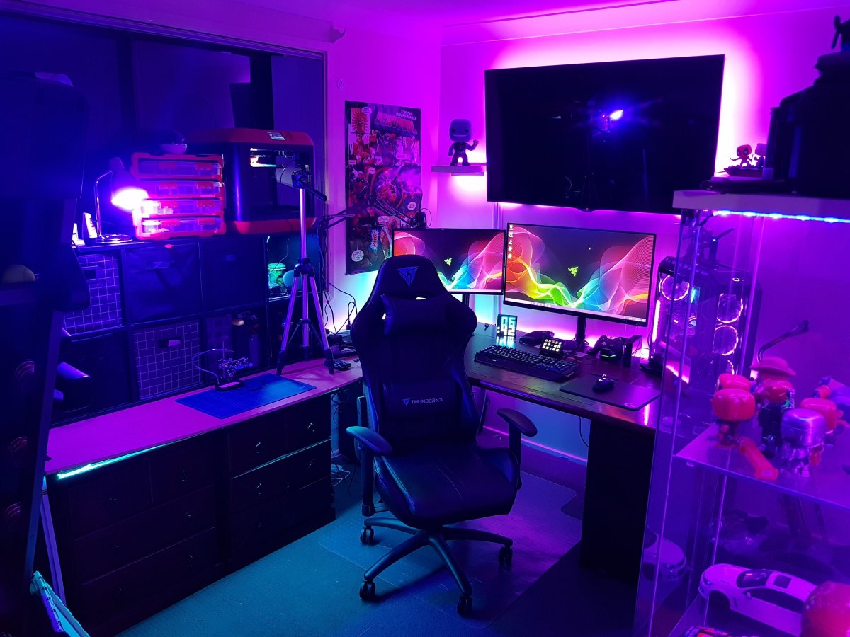 Комната неон