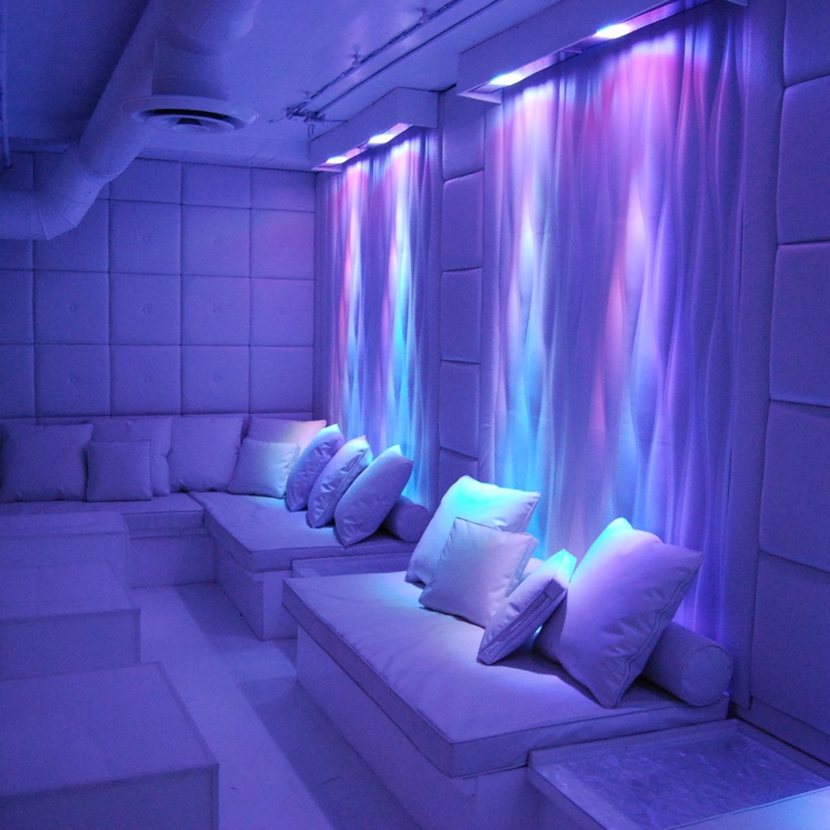 Комната подростка неон