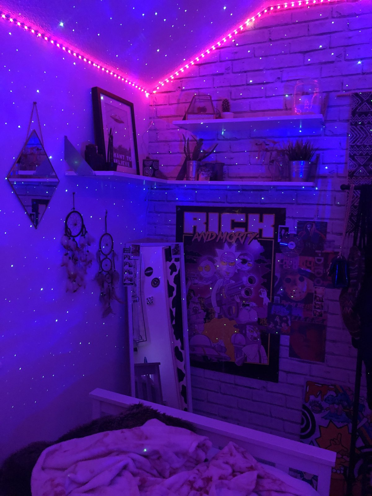 Фиолетовая комната тумблер