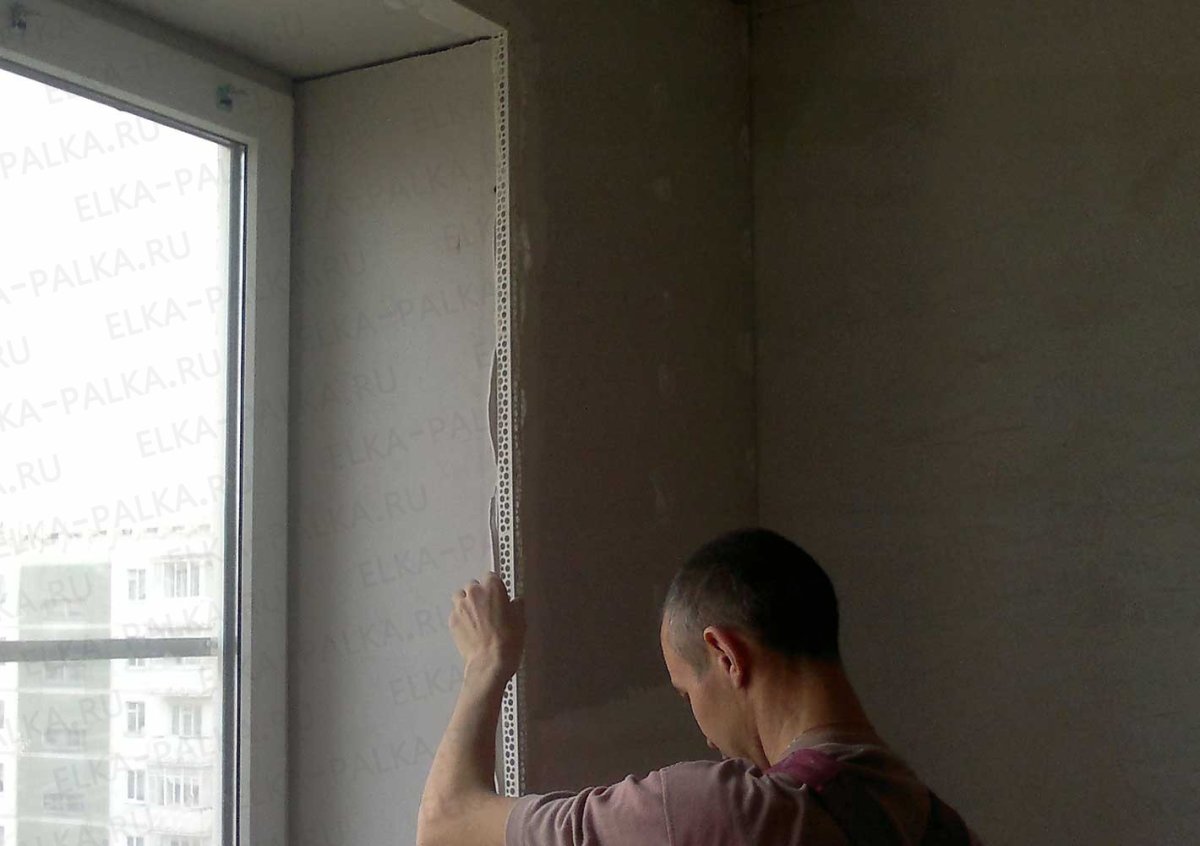 Шпаклюем откосы на окнах внутри
