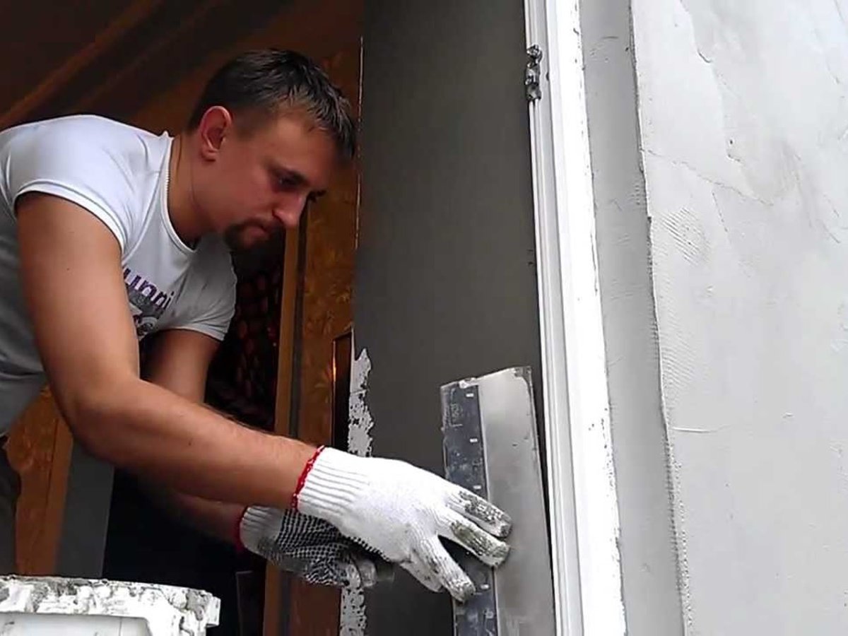 Оштукатуривание дверных проемов