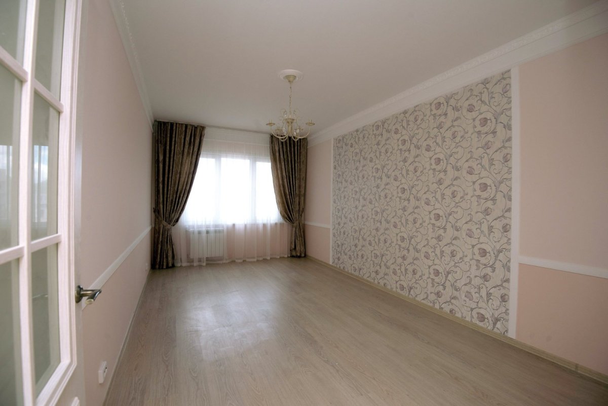 Комбинирование обоев в гостиной в хрущевке