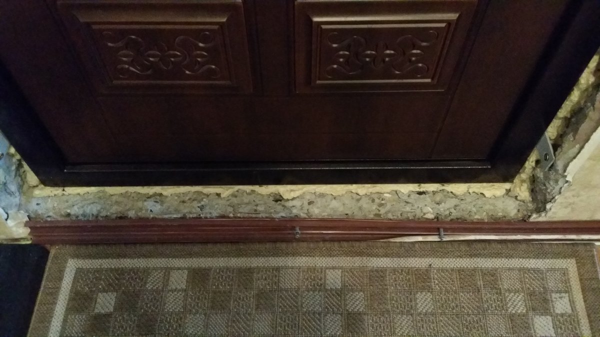 Порог на балкон из ламината