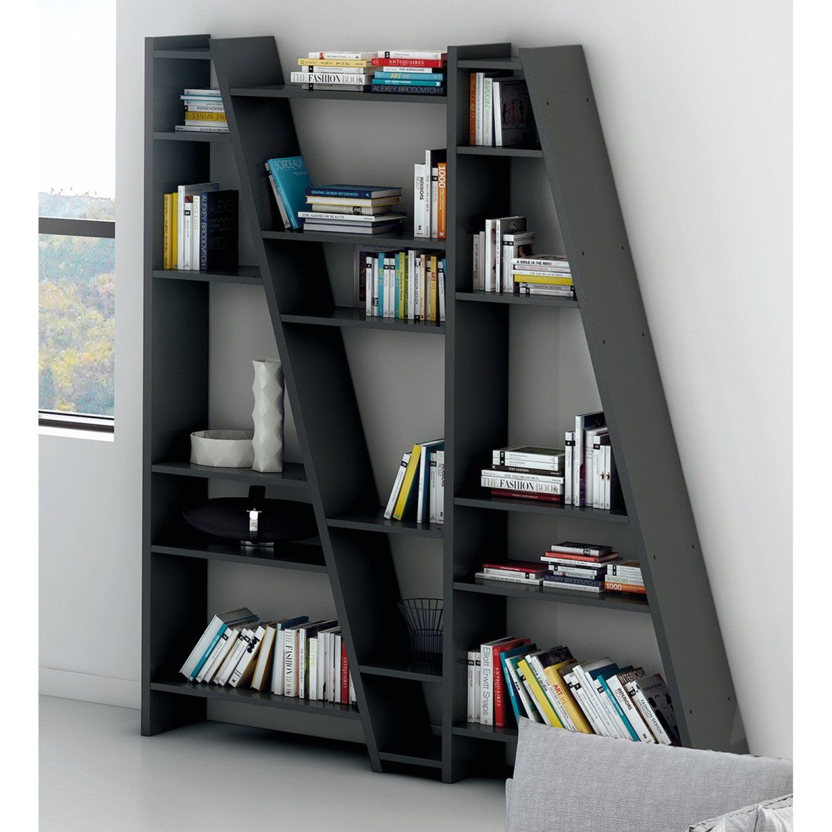 Стеллаж с разными полками