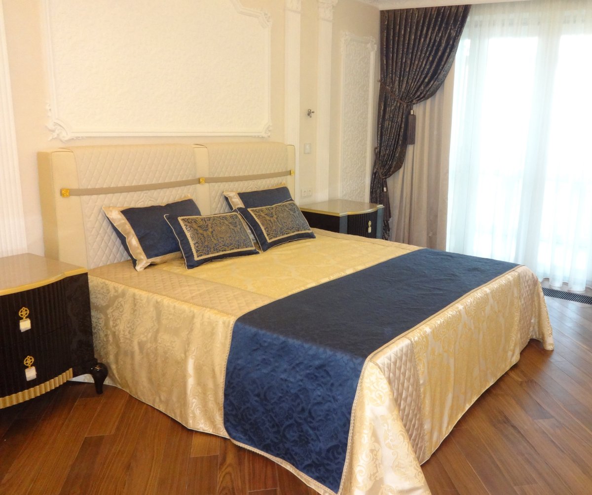 Покрывало в интерьере спальни