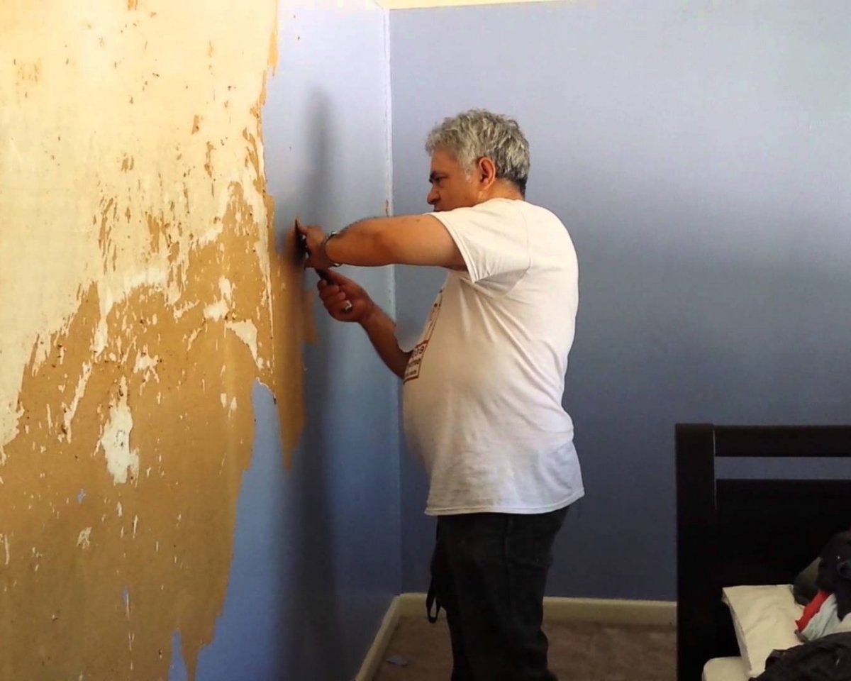 Окрашивание стен с текстурой