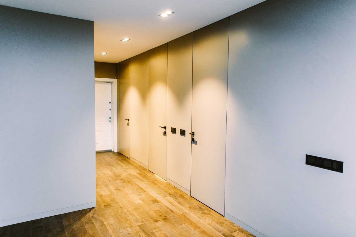 Плинтус на двери Инвизибл