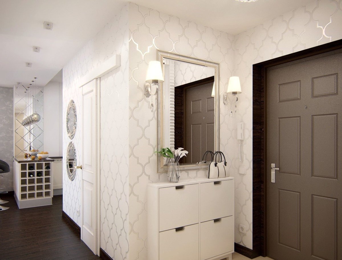 Зеркальная плитка в коридоре