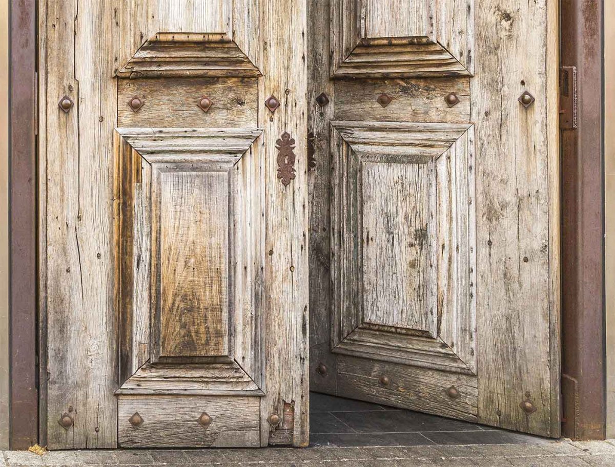 Старая деревянная дверь