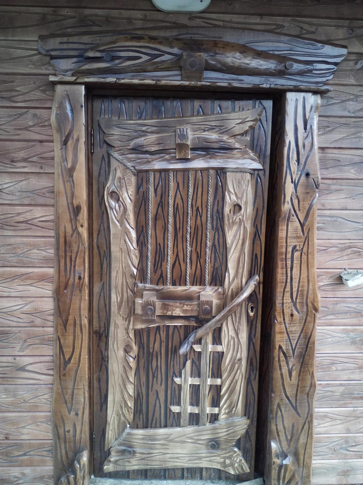Старая деревянная дверь