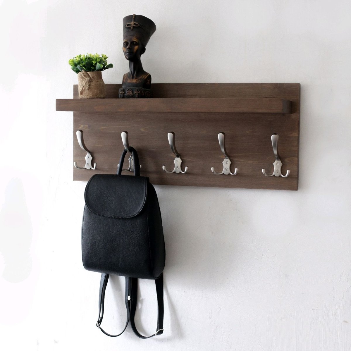 Деревянные дизайнерские вешалки