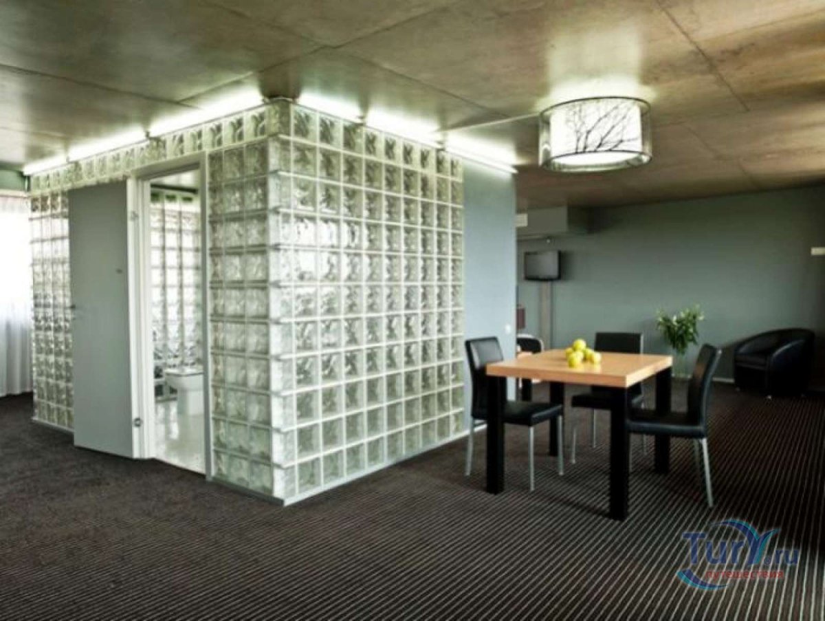 Стеклоблоки для стен и перегородок