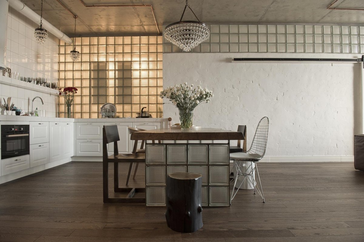 Стеклоблоки в интерьере перегородки гостиной