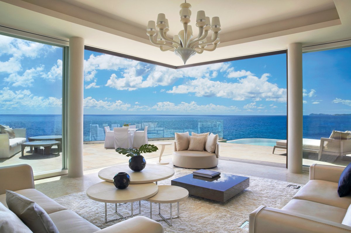 Квартира с панорамными окнами на море