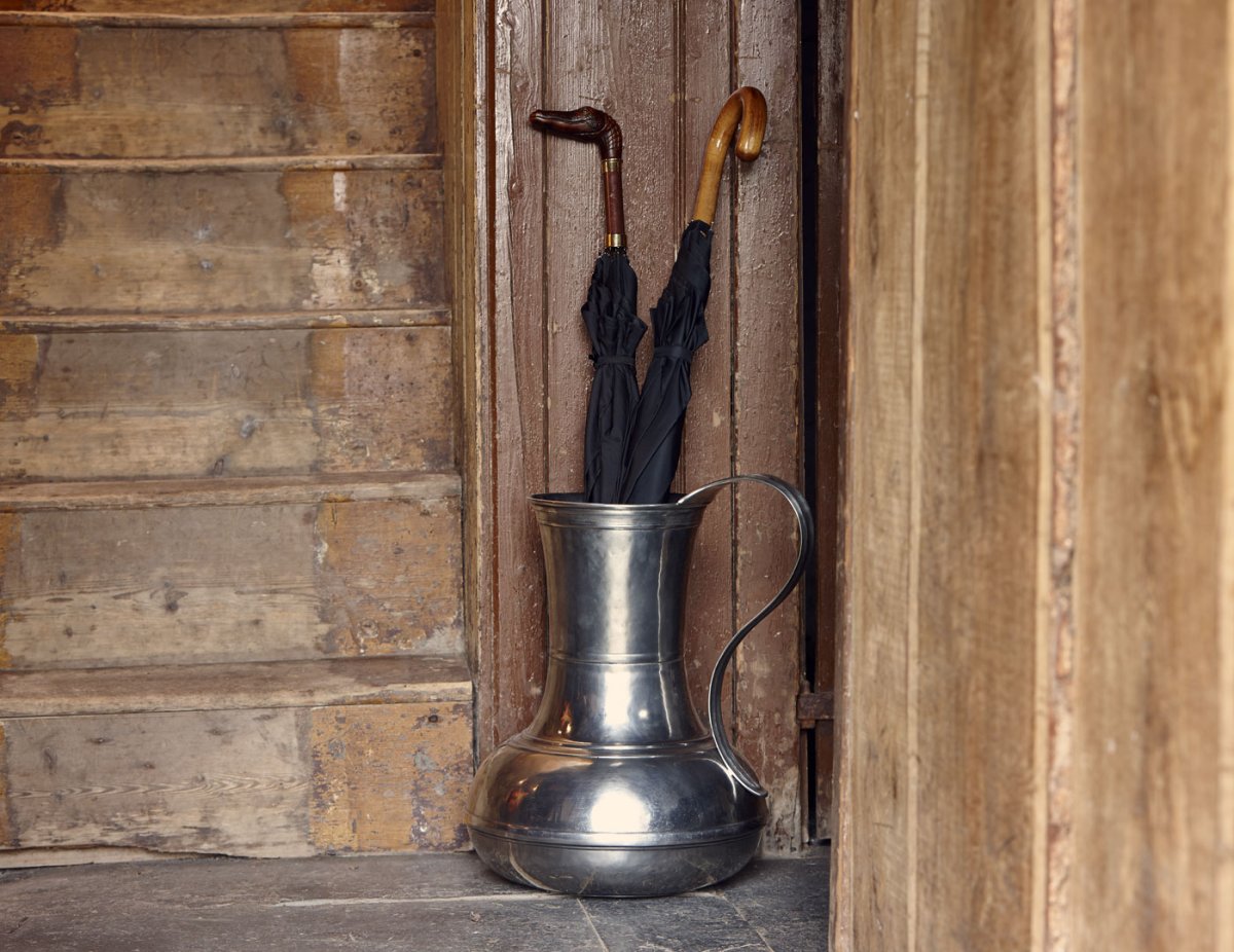 Вазы для зонтов в прихожую