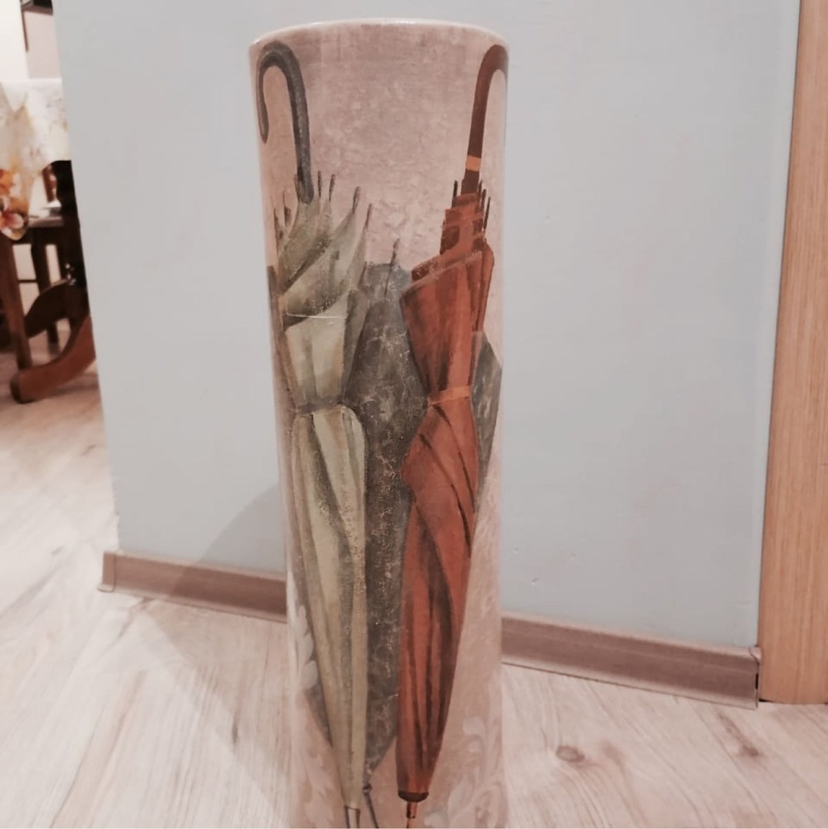 Ваза для зонтов в прихожую