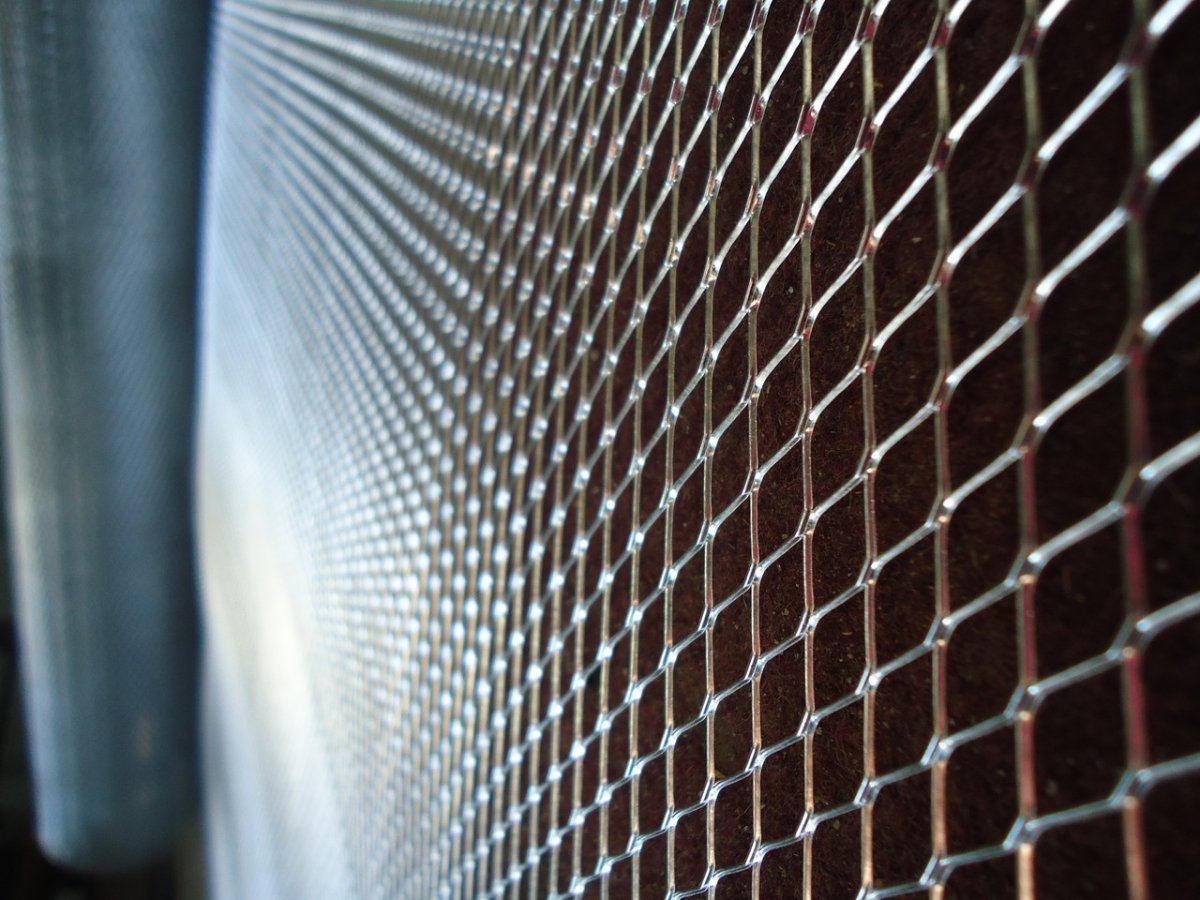 Штукатурка поверхности стен по сетке (20-40мм)