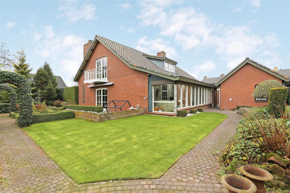 Фасад дачного домика в голландском стиле