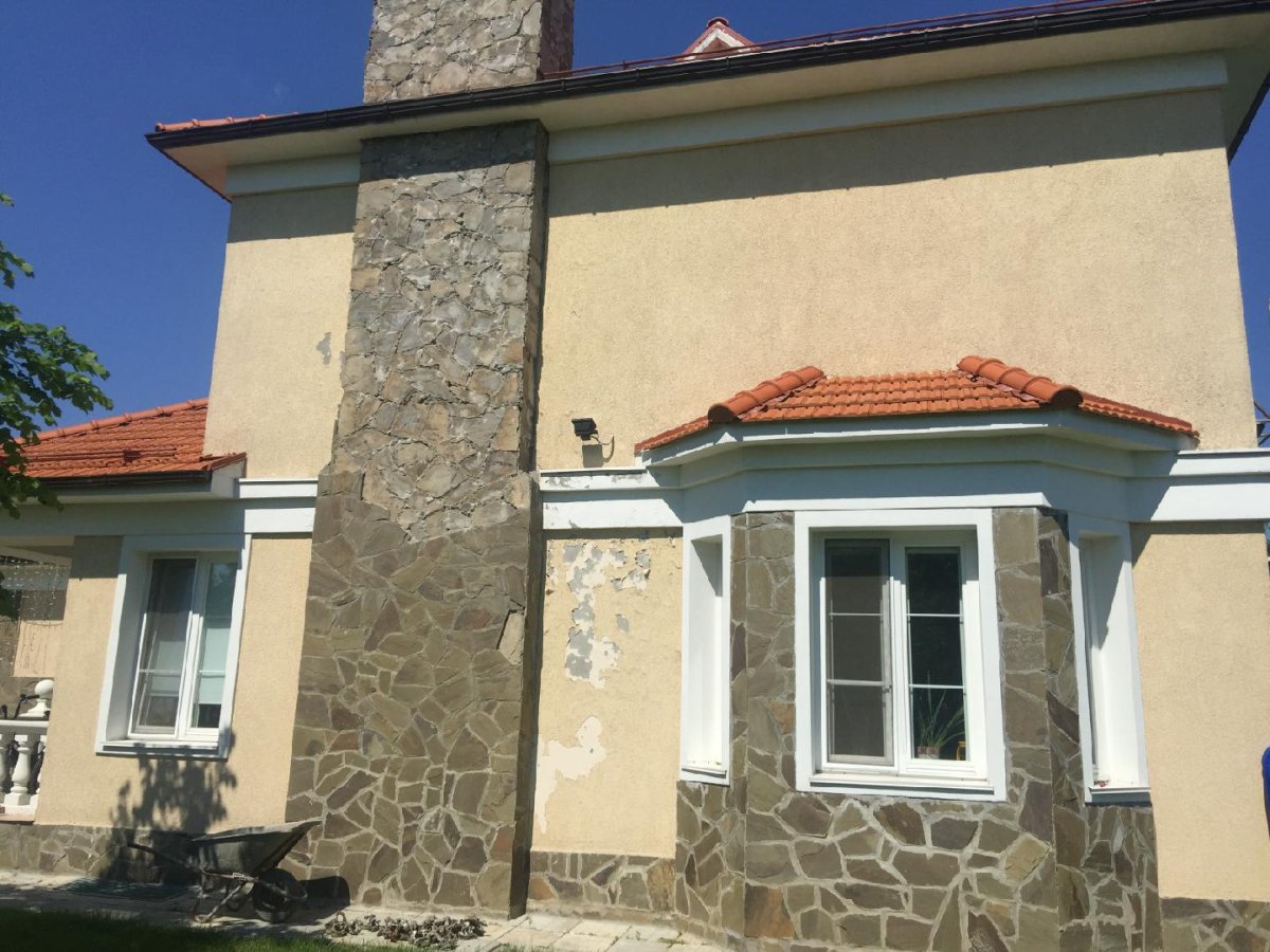 Декоративная штукатурка фасада дома своими руками