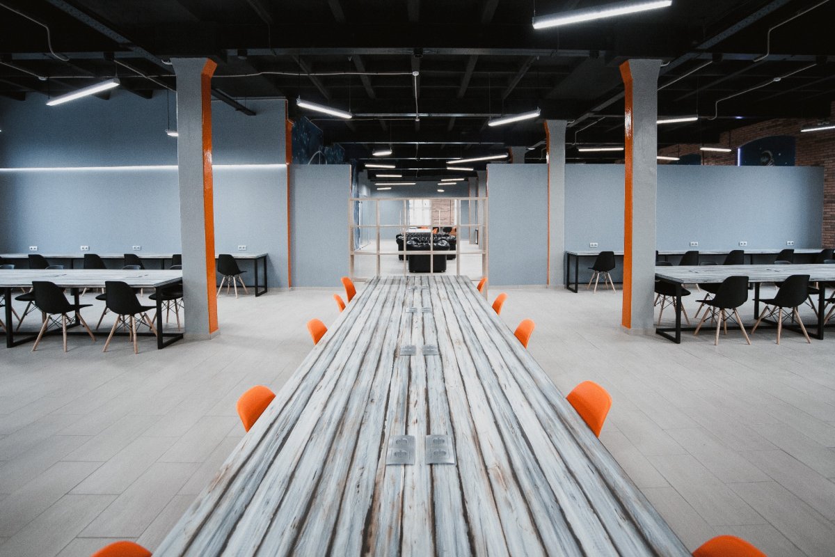 Потолок в офисе в стиле лофт