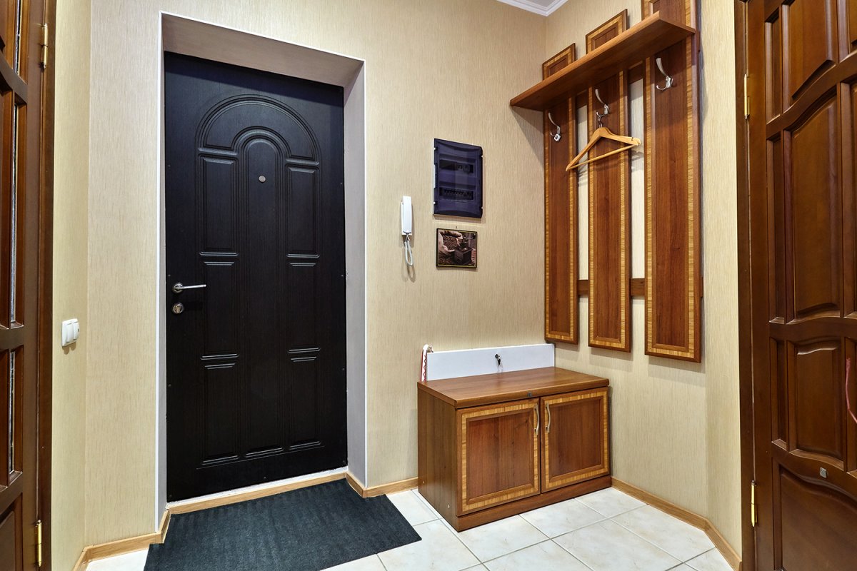 Отделка входной группы в квартире