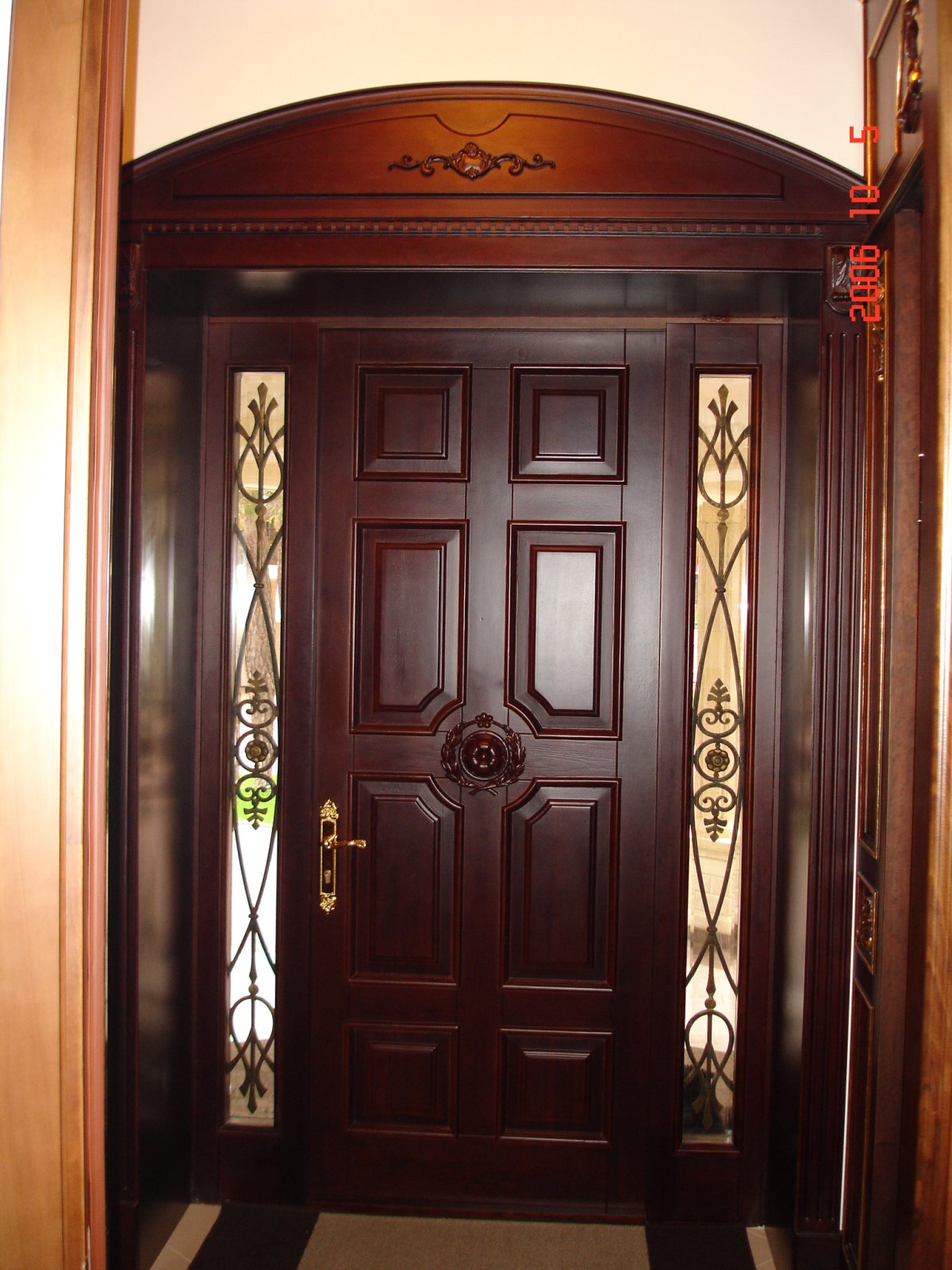 Дверь в прихожую