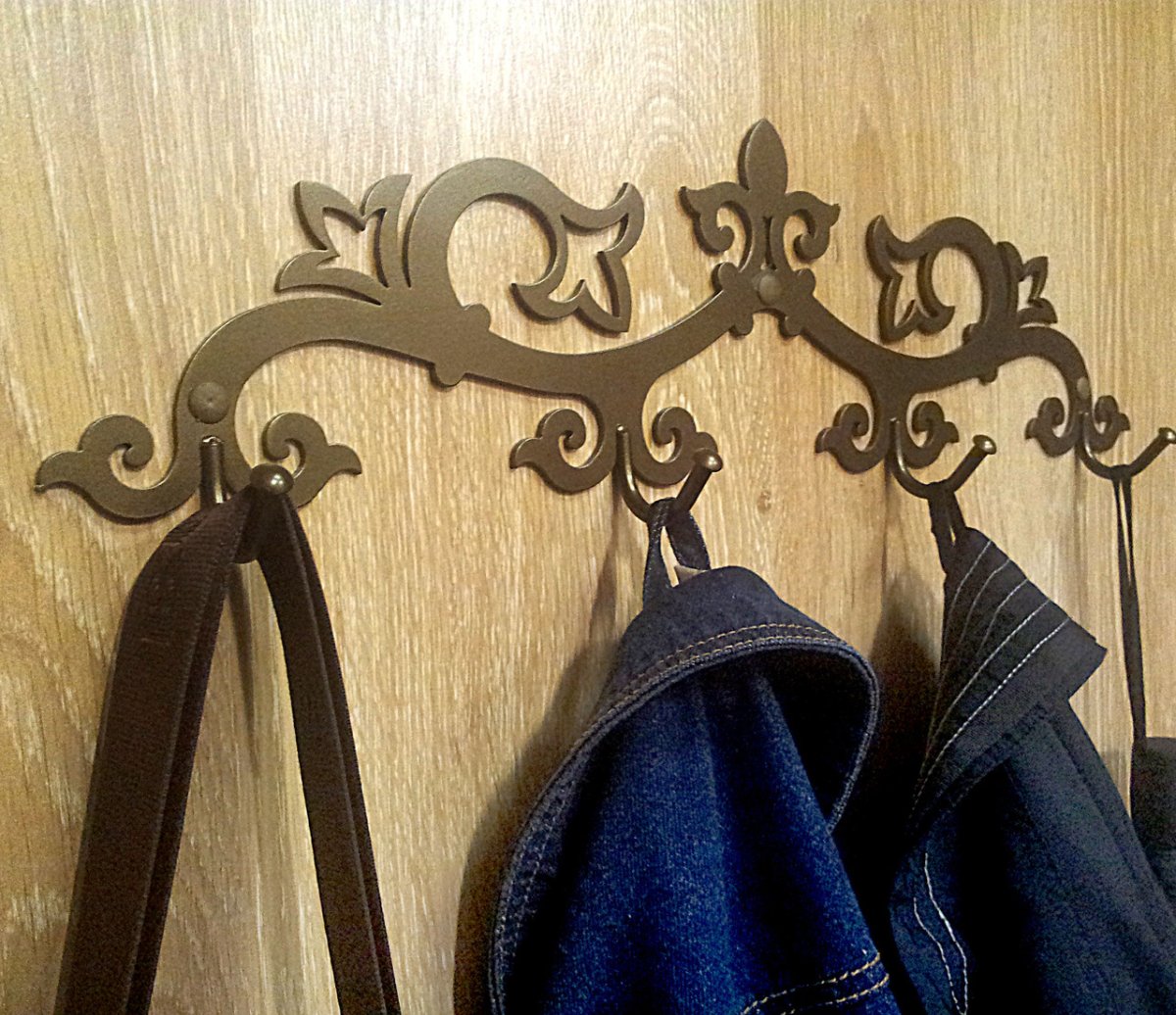 Вешалка в прихожую настенная