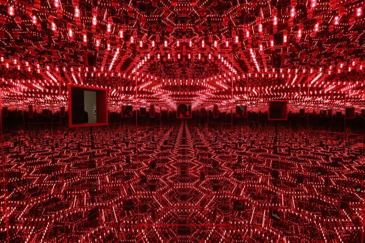 Infinity Mirror Room phalli s field