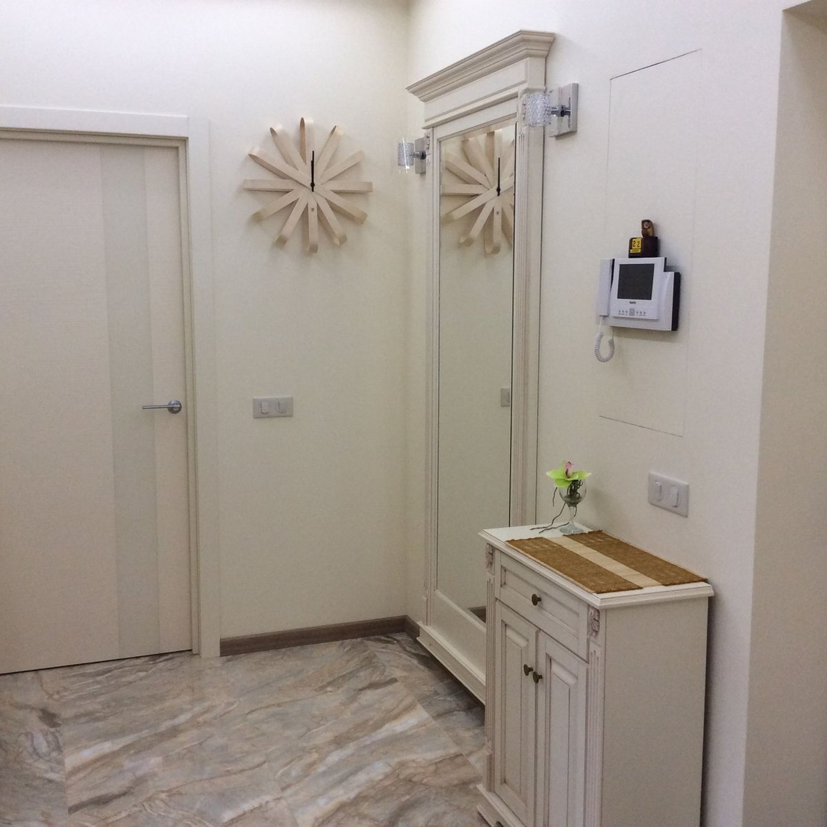 Прихожая напротив входной двери