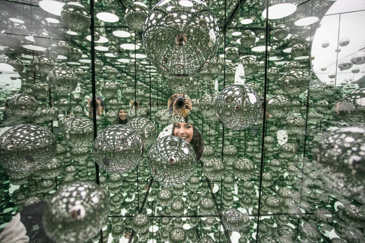 Яёи Кусама «Let’s Survive Forever»