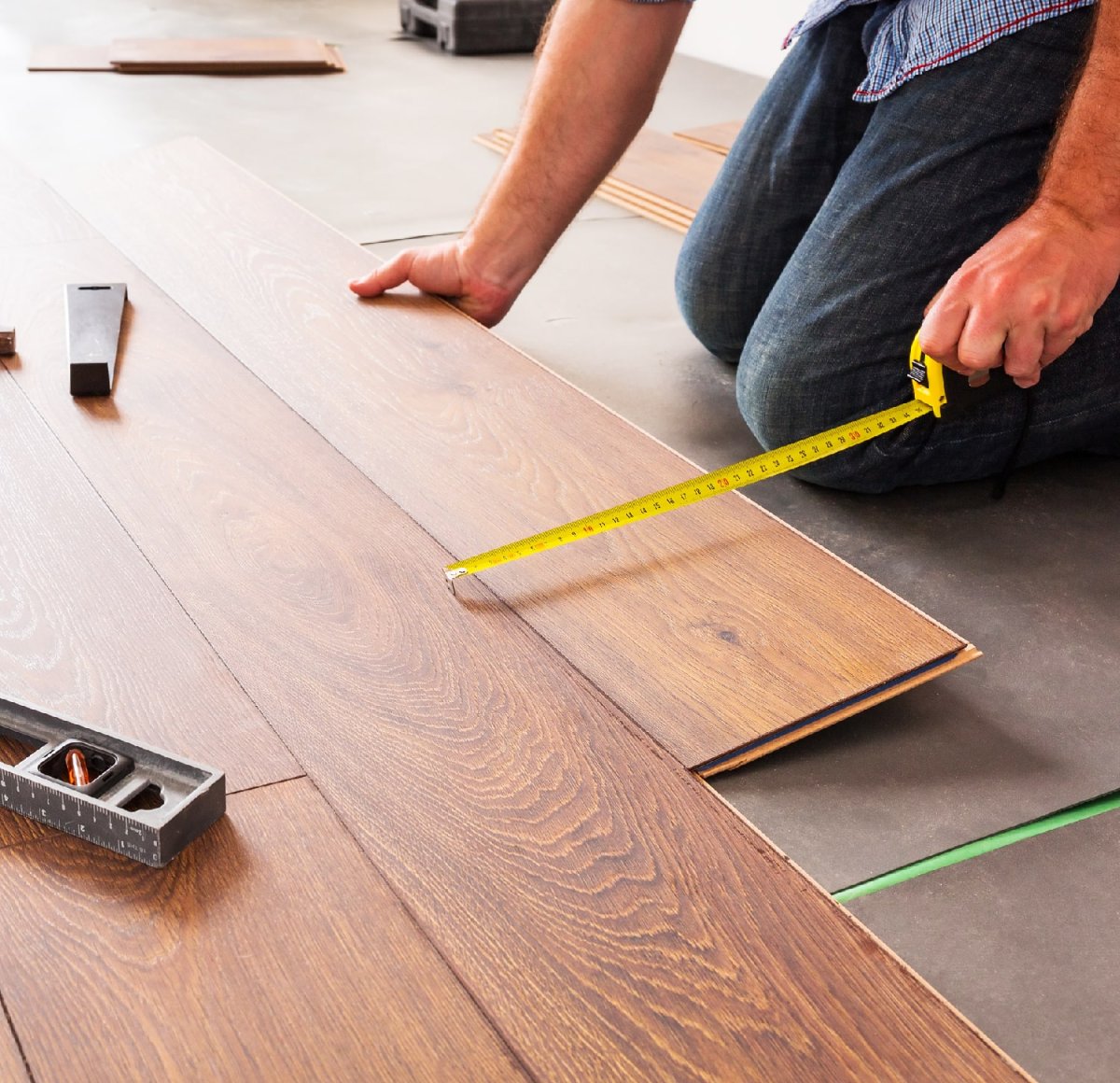 Укладка напольных покрытий