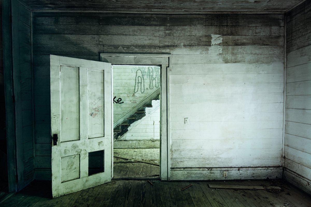 Дверь в комнату