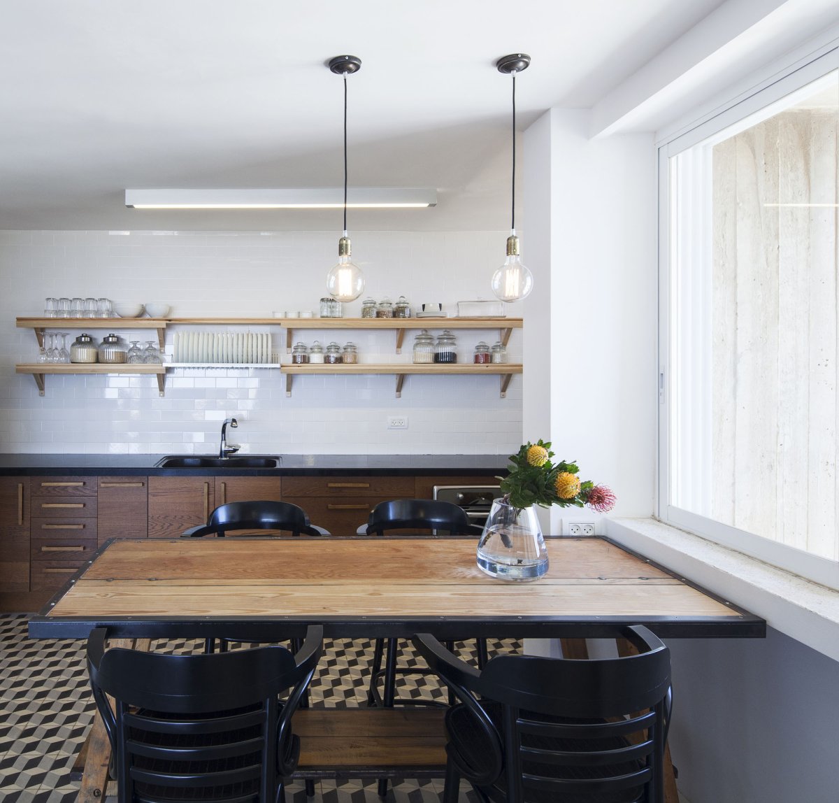 Кухни без верхних навесных шкафов