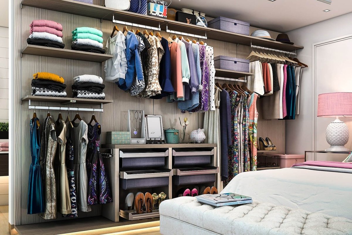 Проходная гардеробная комната