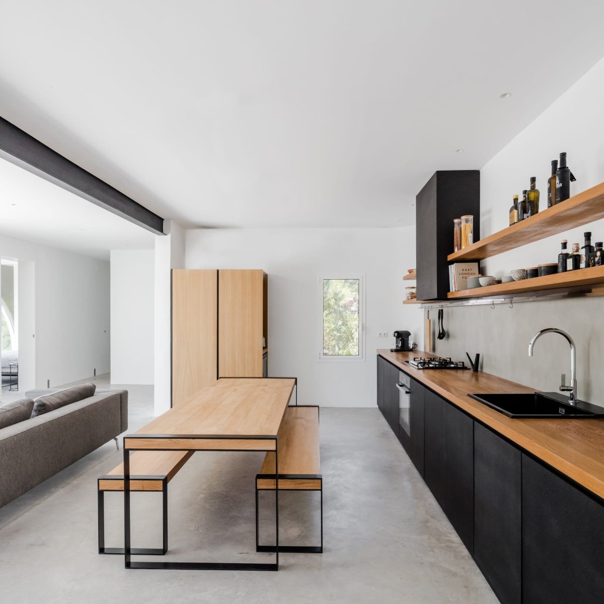 Освещение на кухне без навесных шкафов