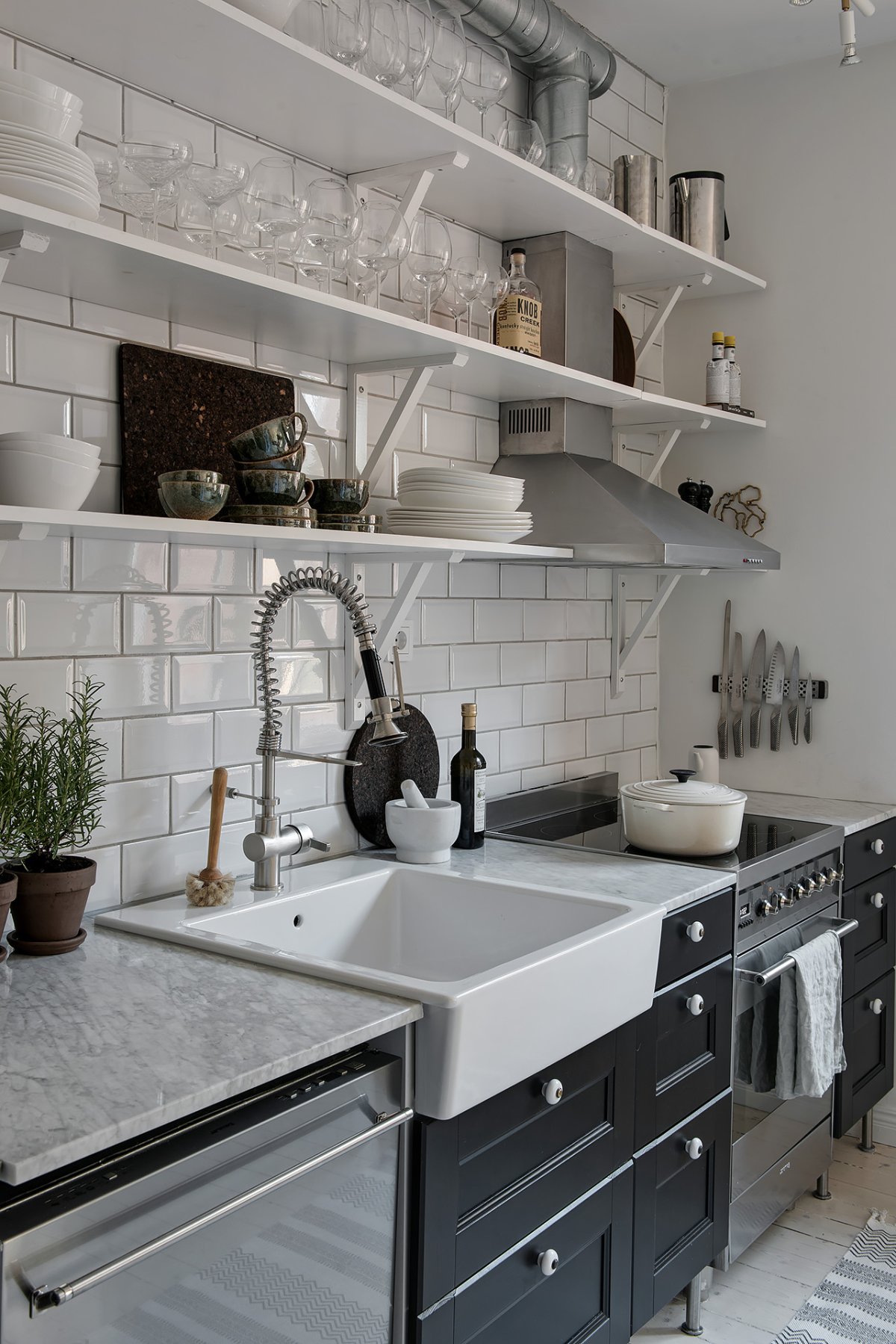 Кухня без навесных шкафов арт деко